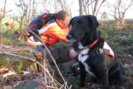 BRK Rettungshund Mika mit Sonja am Patient